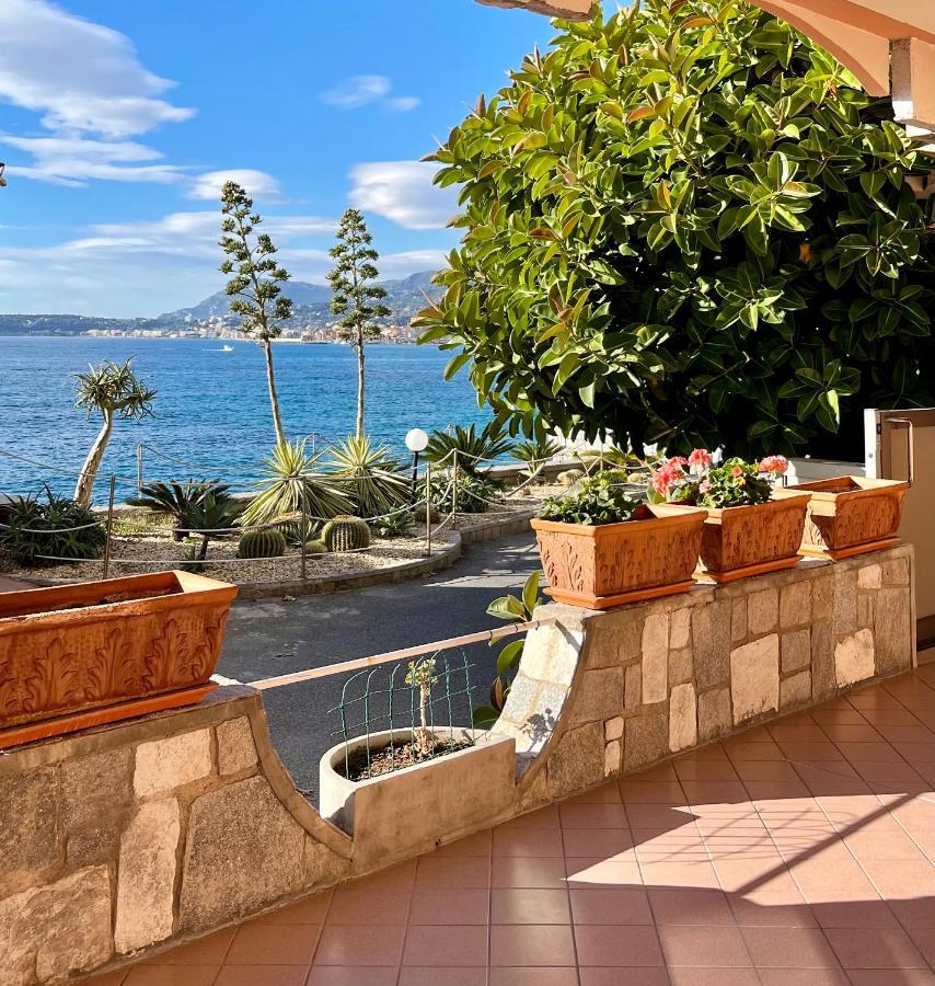 Una Terrazza Sul Mare - Balzi Rossi Lägenhet Ventimiglia Exteriör bild