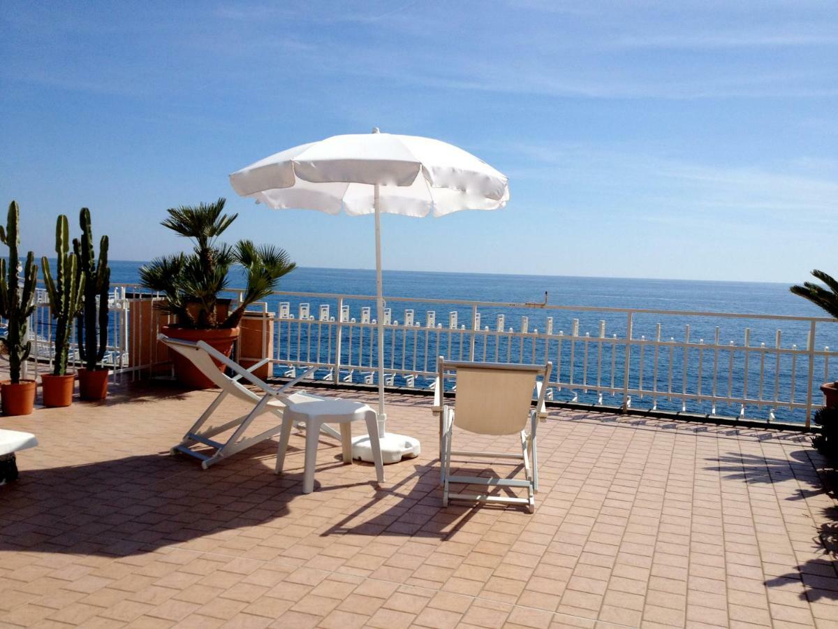 Una Terrazza Sul Mare - Balzi Rossi Lägenhet Ventimiglia Exteriör bild