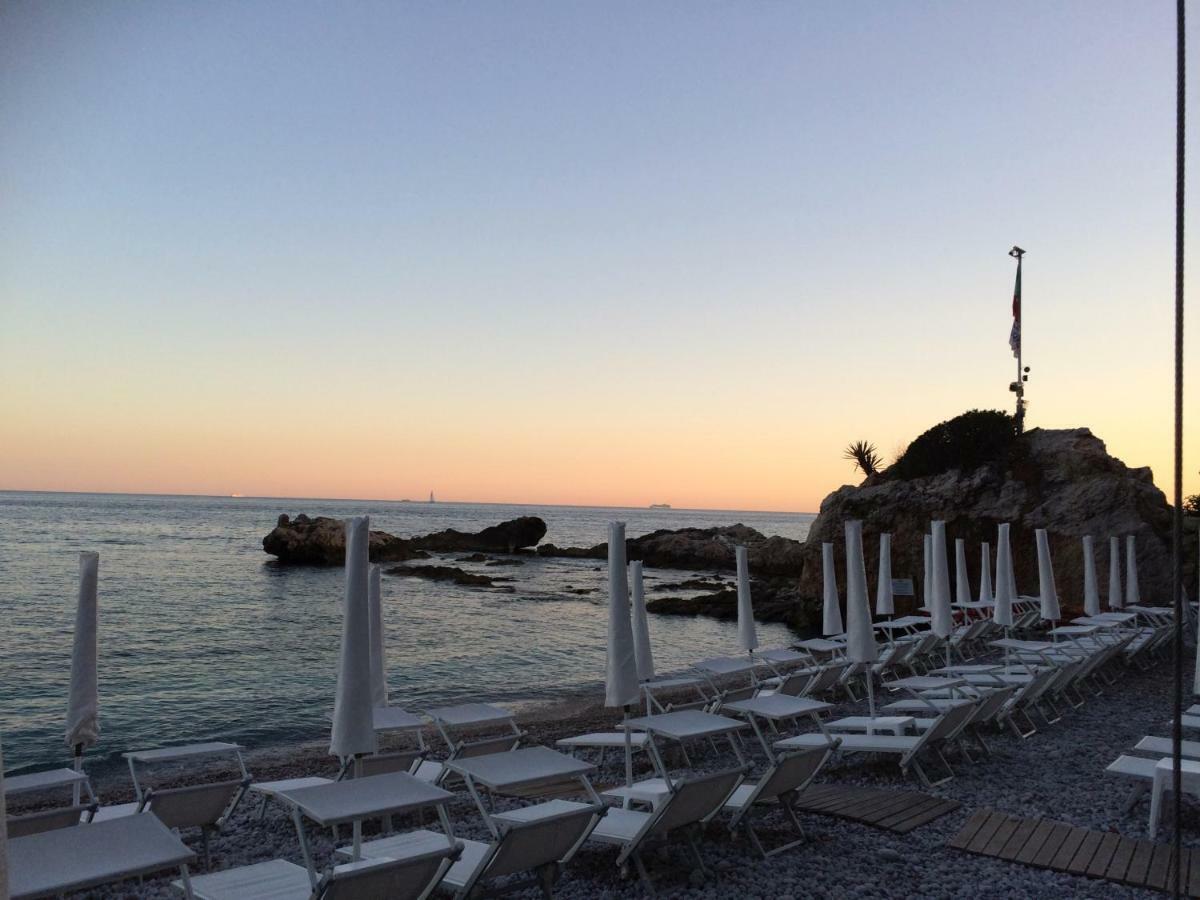 Una Terrazza Sul Mare - Balzi Rossi Lägenhet Ventimiglia Exteriör bild