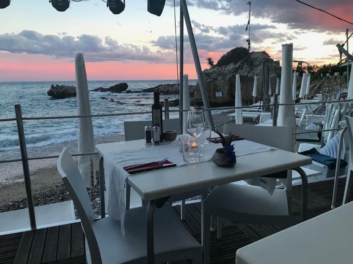 Una Terrazza Sul Mare - Balzi Rossi Lägenhet Ventimiglia Exteriör bild