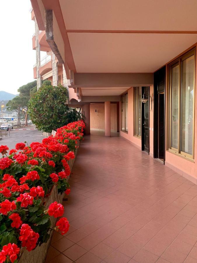 Una Terrazza Sul Mare - Balzi Rossi Lägenhet Ventimiglia Exteriör bild